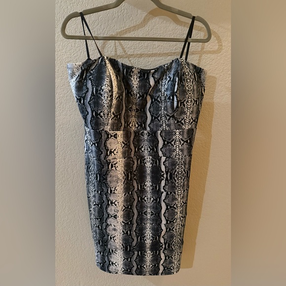 Women's Black Strapless Snake-Print Bodycon Dress Plus Size 1X Fits XL 14 NWT - Picture 3 of 7